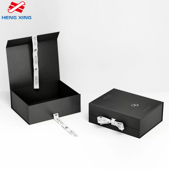 Caja de regalo con tapa de cierre magnético