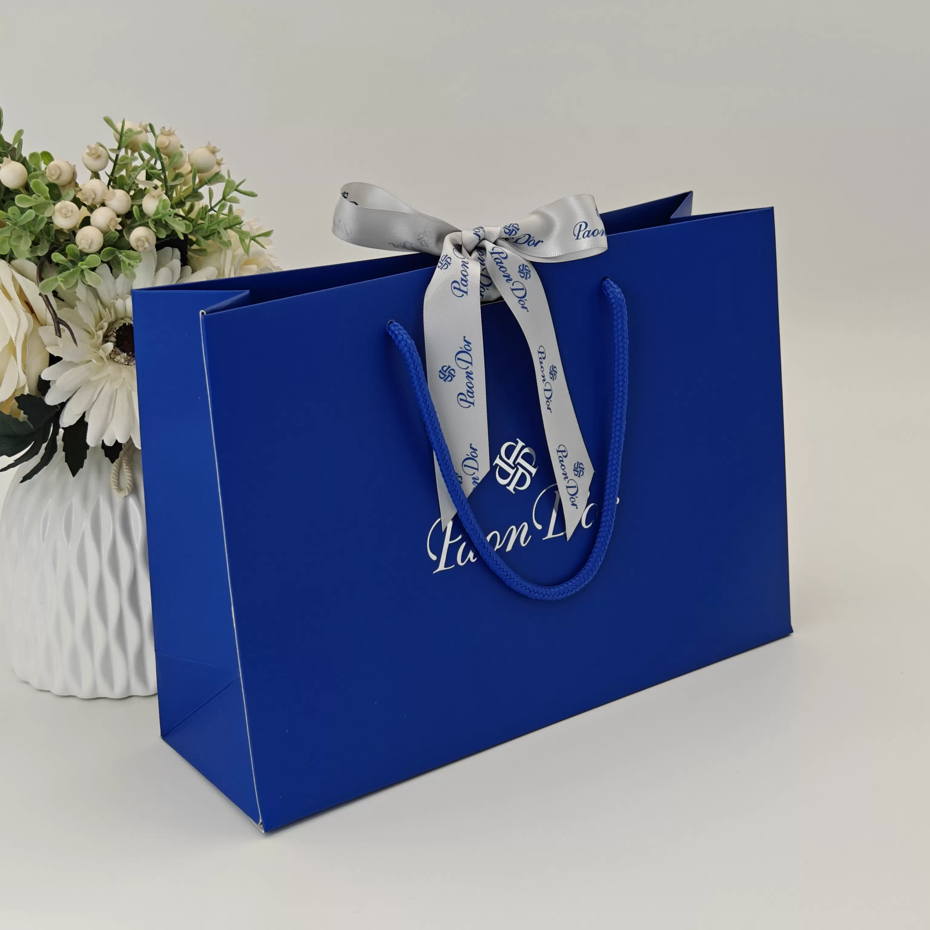 Caja de regalo con cinta