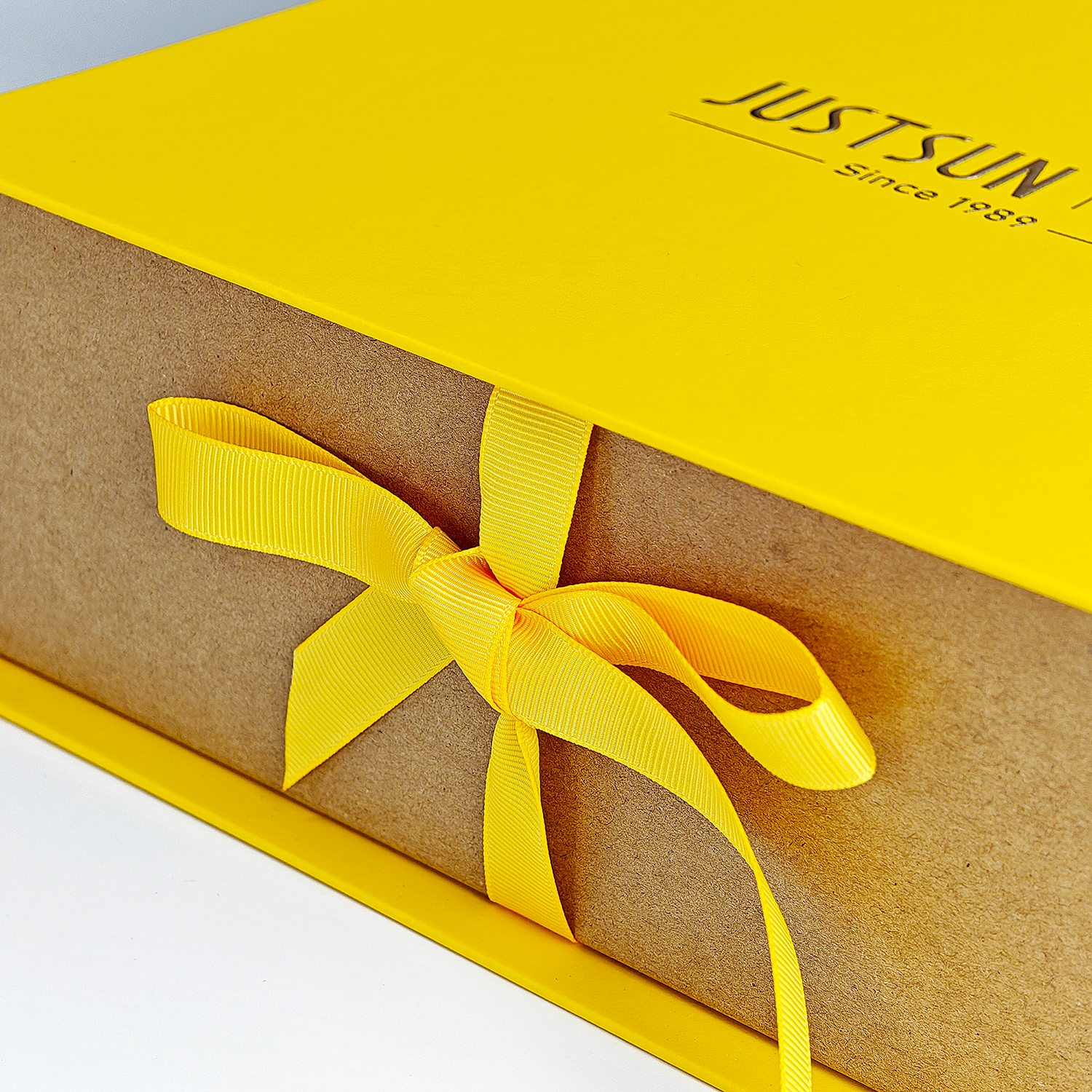  Caja de regalo con lazo 