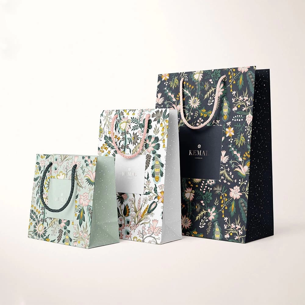 Bolsas de papel con asas y logotipo