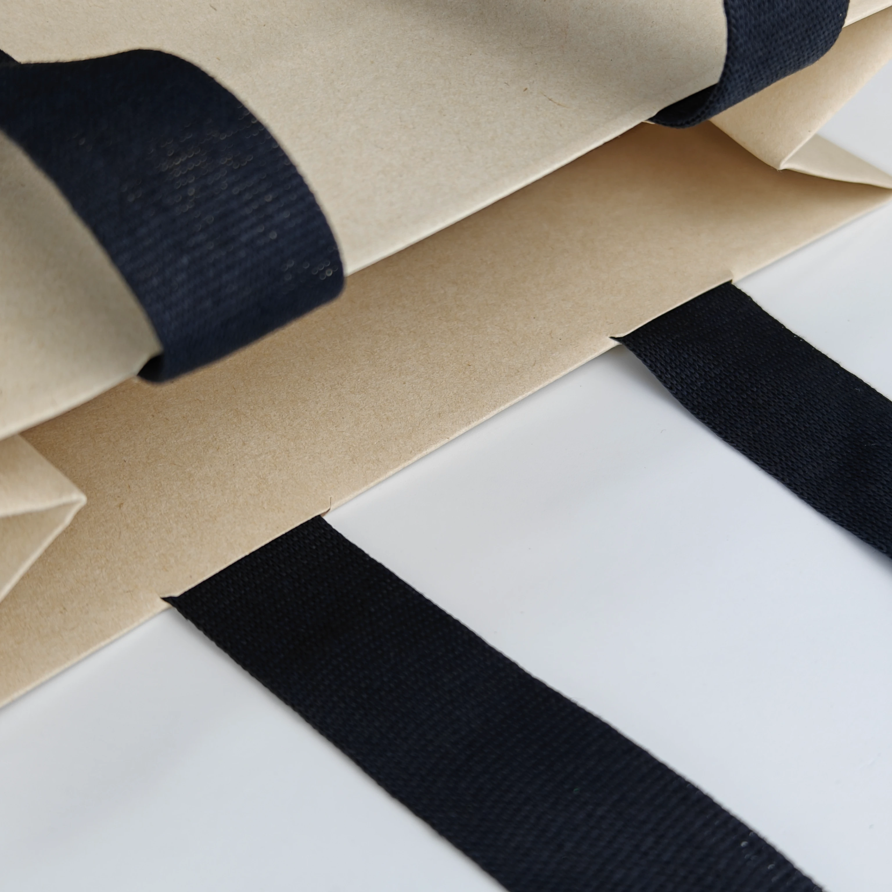  Bolsas de papel con asas de tela